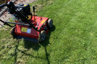 Wertykulacja trawnika