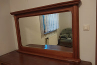 Lustro w drewnianej oprawie