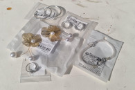 Biżuteria kolczyki pierścionek bransoletka noga