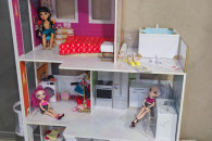 Domek dla lalek Rainbow High