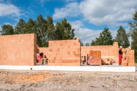 Ekipa murarzy, budowa domu, fundamenty