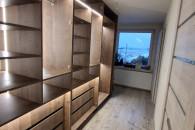 Nowoczesna podświetlana szafa