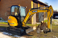 JCB 8026 z 2017 roku, 4159 mtg, bardzo dobry st