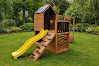 Plac zabaw, domek dla dzieci