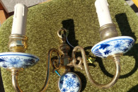 KINKIET Z MOSIADZU I PORCELANY