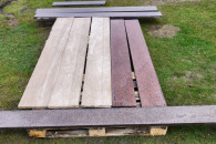 Parapety z kamienia w różnych rozmiarach.