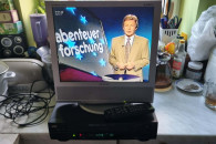 Magnetowid VHS JVC HR-J715EG z pilotem z wyświe