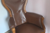 Elegancki Fotel Skórzany z Drewnianą Ramą