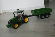 Traktor z przyczepą Bruder